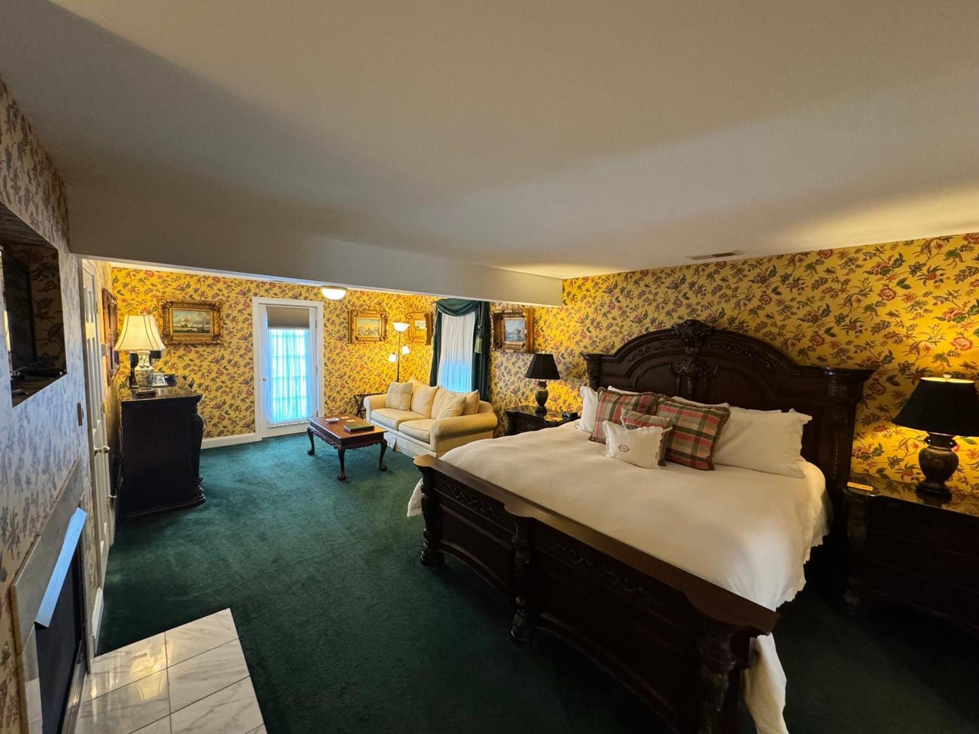 Antrim 1844 Hotel Taneytown Buitenkant foto