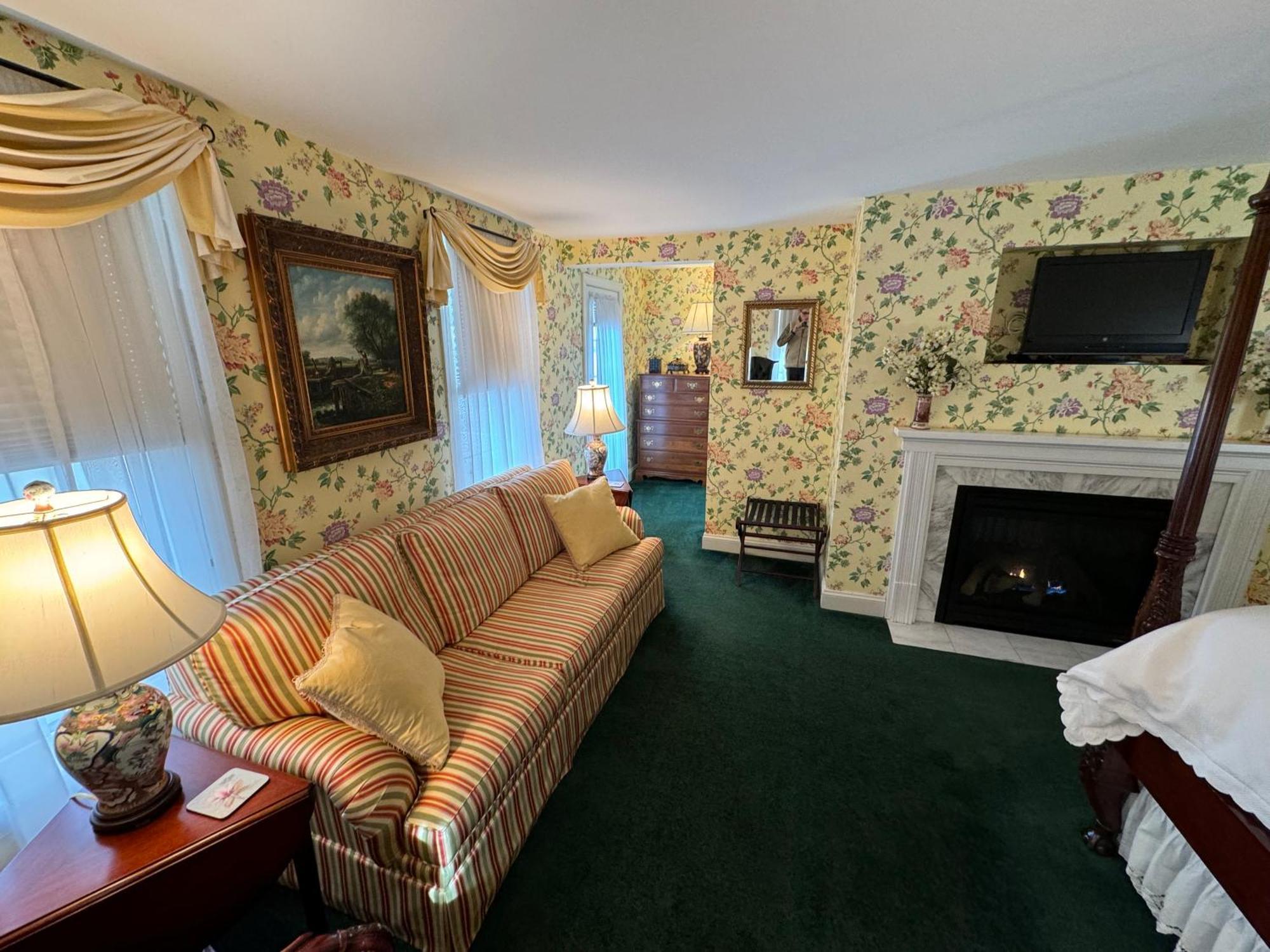 Antrim 1844 Hotel Taneytown Buitenkant foto
